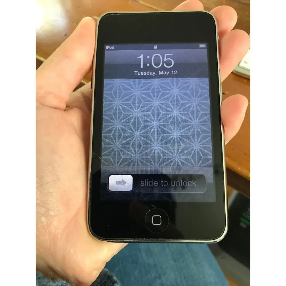Vintage Apple iPod Touch 2nd Generation 8GB Black A1288 MB528LL WORKS